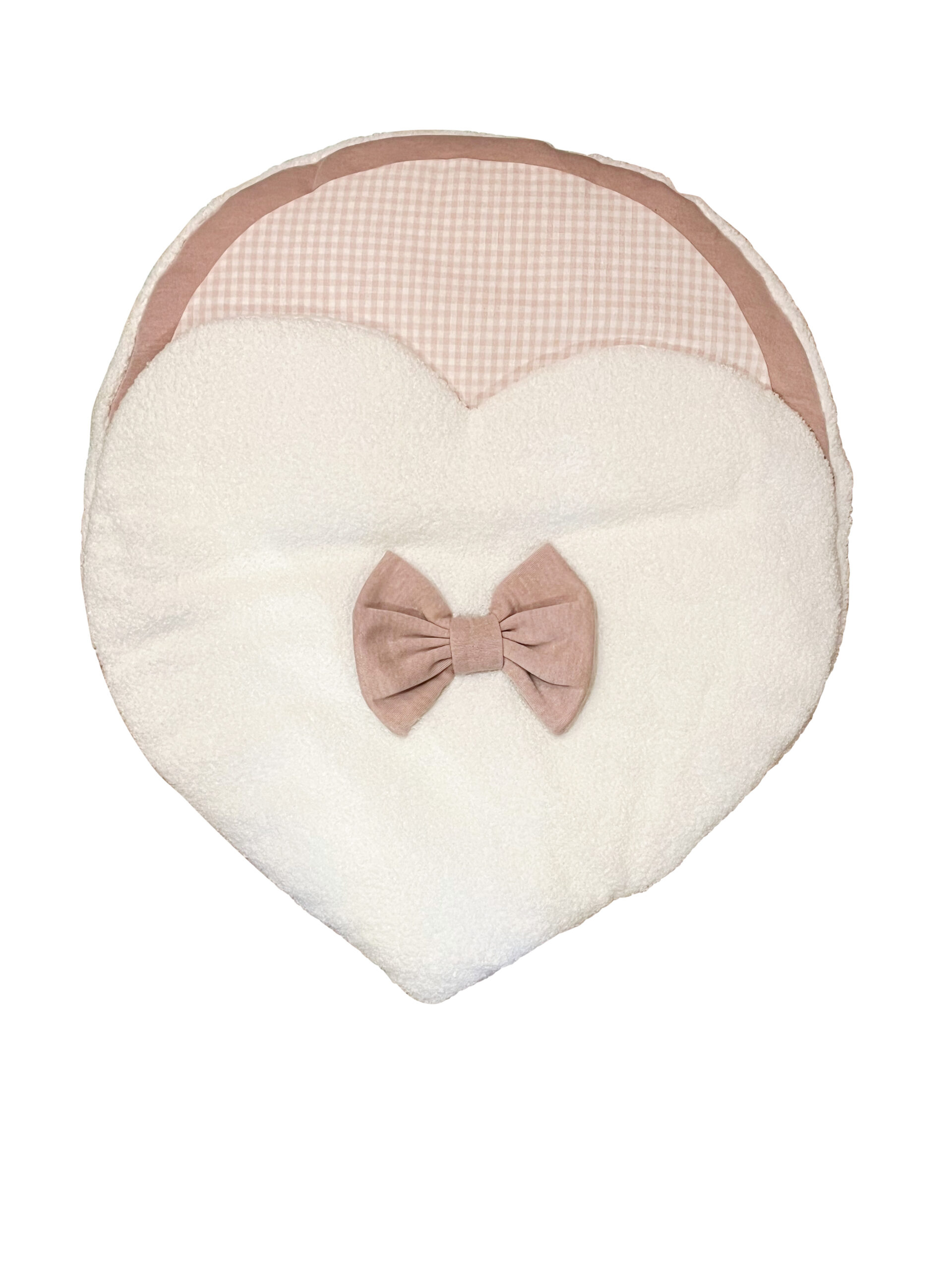 la-stupenderia-rosa-vichy-sleeping-bag Heart-shaped sleeping bag with a soft white exterior and pink checkered top, featuring a bow detail.